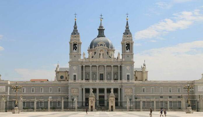 LA ALMUDENA, CENTRO DE CELEBRACIONES Y CULTURA