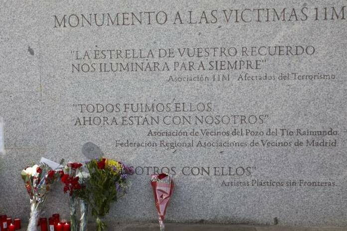 Los 3 presos del 11-M que siguen detenidos en Madrid EuropaPress 3601773 ramos flores monumento victimas 11 m actos 11 m in memoriam organizado