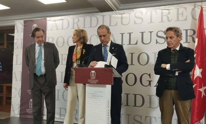 Rueda posterior a la Junta de Gobierno, el decano de los abogados madrileños, Eugenio Ribón