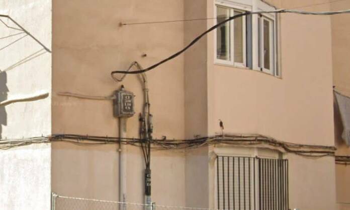 Las redes, la fachada en la Colonia Experimental de Villaverde