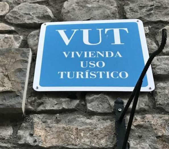 Cartel de Vivienda de Uso Turístico en Madrid