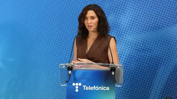 La presidenta de la Comunidad de Madrid durante su presentación en Telefónica.
