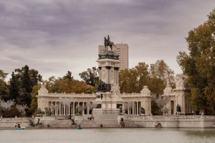 biblioteca digital piscinas Madrid