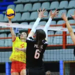 Niñas jugando al voleibol